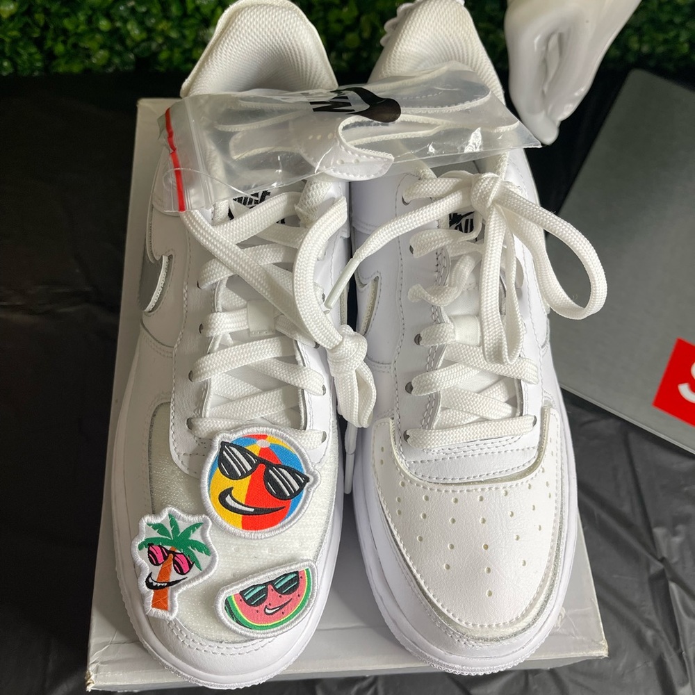 AiR FORCE 1 SE (Sz 7.5w • 6y)